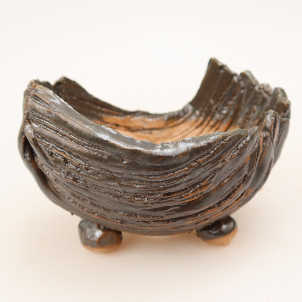 Ceramic Shell  10 x 9.5 x 7 cm, brown-green