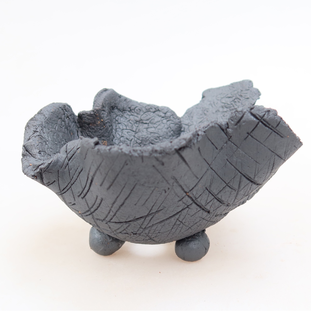 Ceramic Shell  12.5 x 11 x 7.5 cm, metallic color
