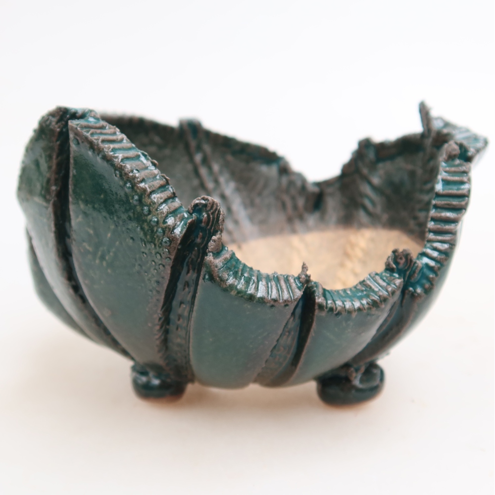 Ceramic Shell  10 x 10 x 6 cm, green