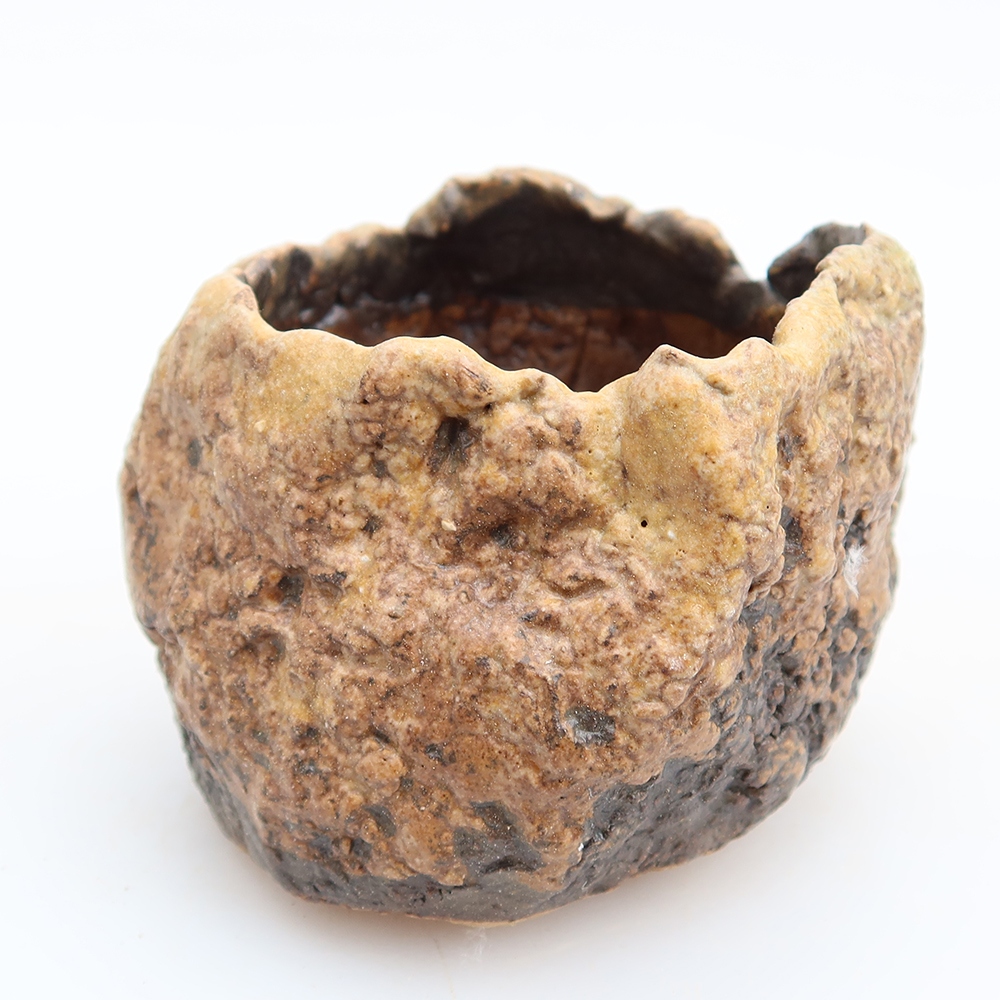 Ceramic Eggshell  5.5 x 5.5 x 6 cm, brown