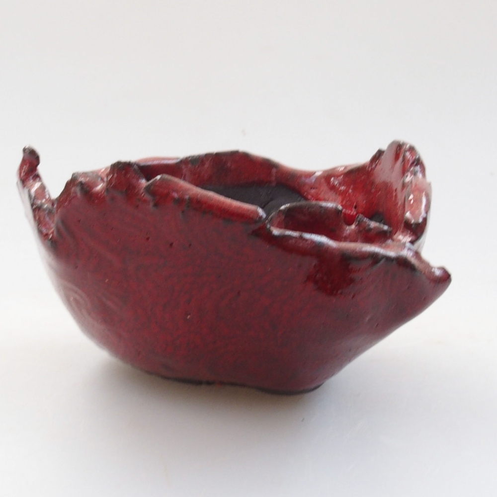 Ceramic shell 9 x 8 x 5 cm, color red