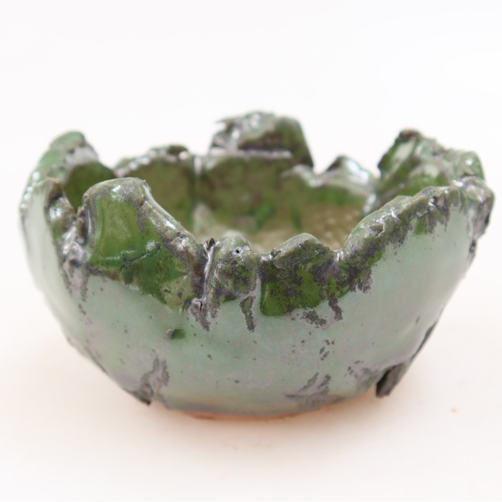 Ceramic Shell 9 x 8,5 x 5,5 cm , colour green
