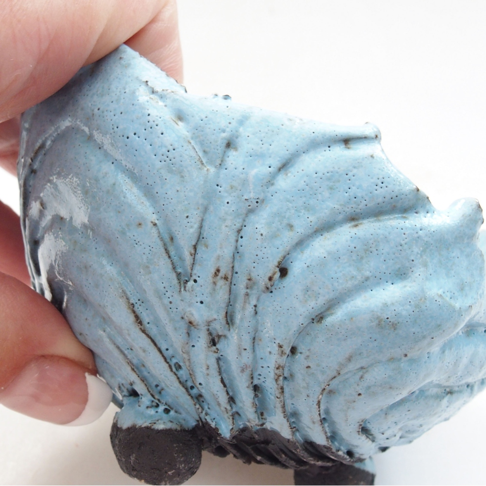 Ceramic shell 9 x 8,5x 6,5 cm, color blue