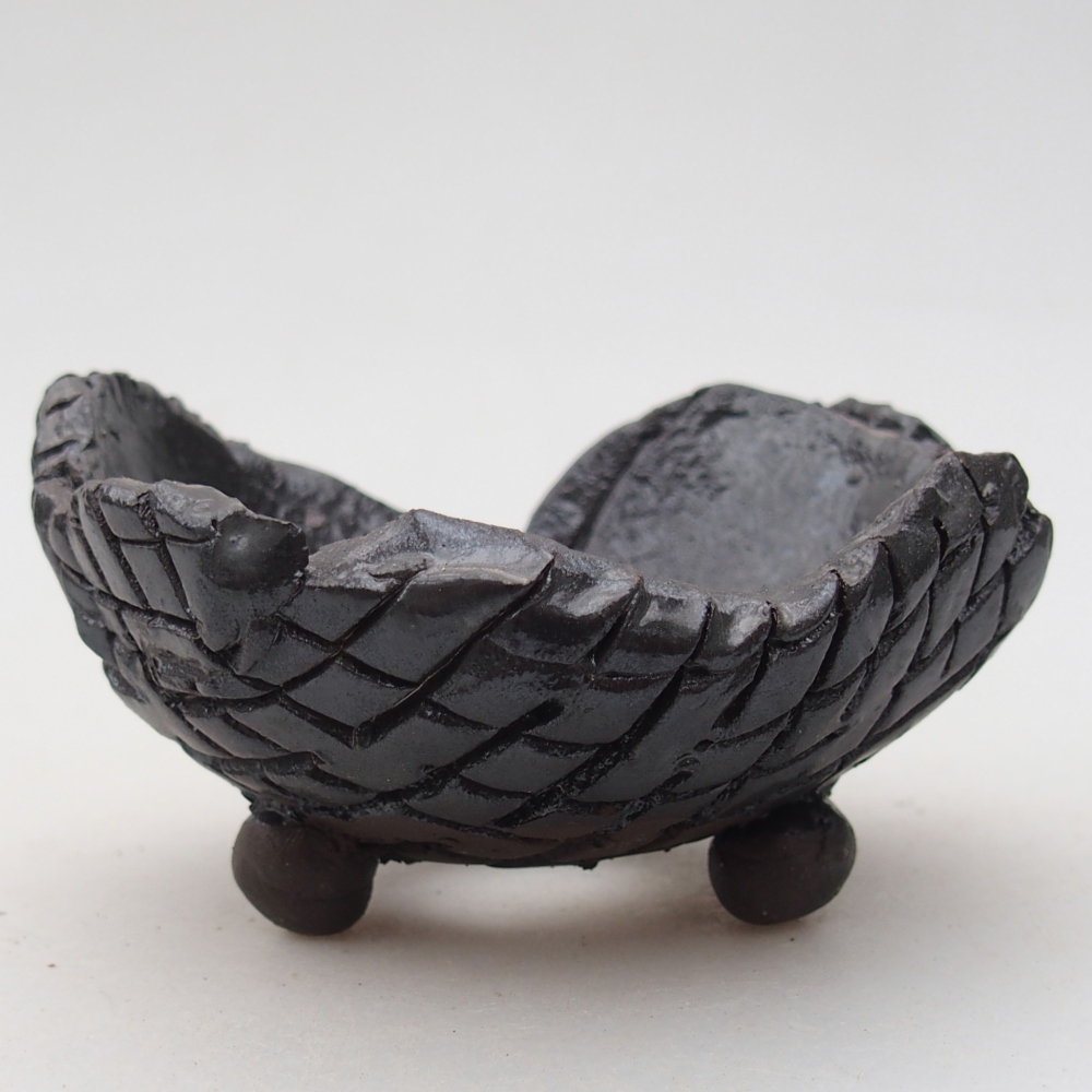 Ceramic Shell 8,5 x 8 x 5 cm , colour black