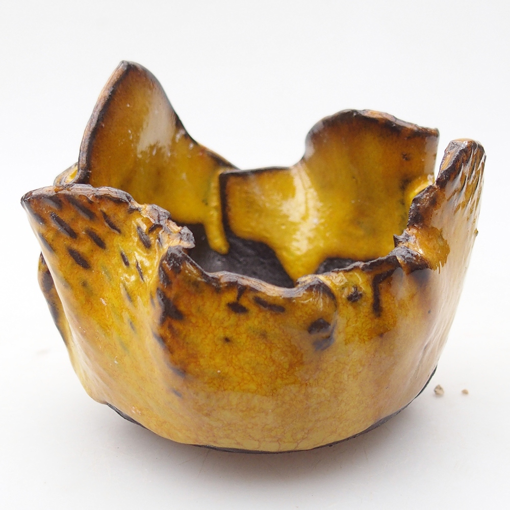 Ceramic Shell 8,5 x 7,5 x 7 cm , colour yellow