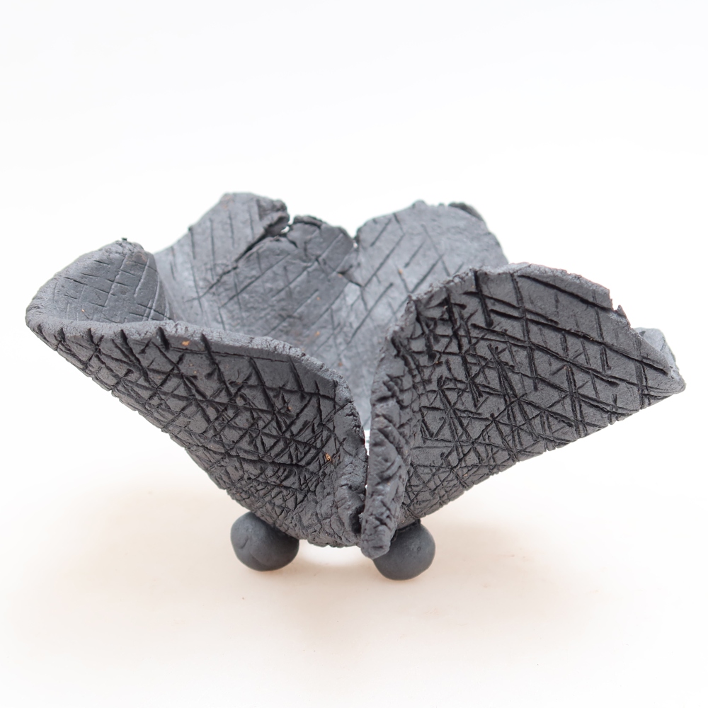 Ceramic Shell  15 x 14 x 8 cm, metallic color