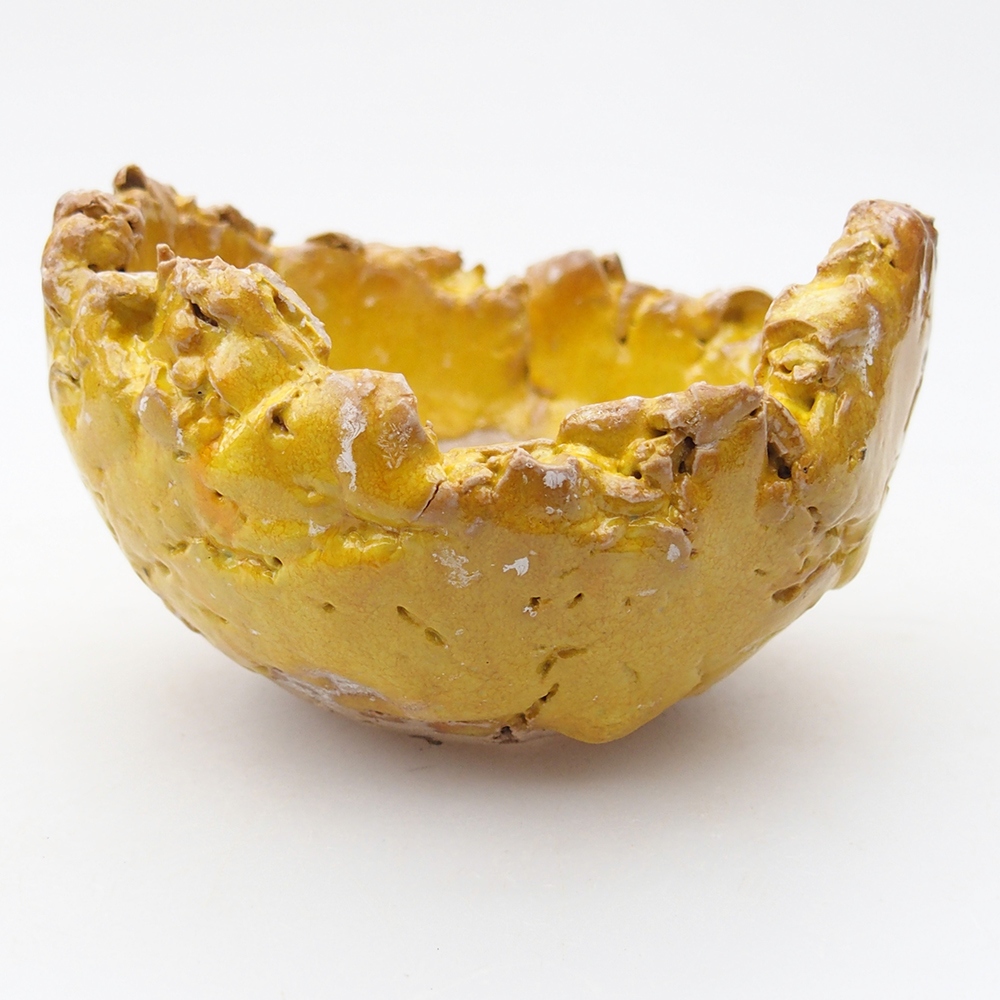 Ceramic shell 9 x 8,5 x 5,5 cm , yellow colour