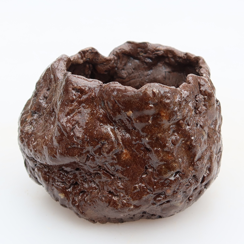 Ceramic Eggshell, 5.5 x 5 x 5.5 cm, brown