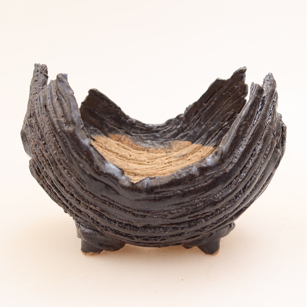 Ceramic Shell  10 x 9 x 7.5 cm, black-blue