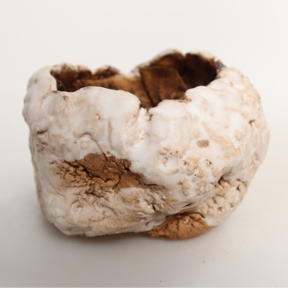 Ceramic Eggshell, 7.5 x 7 x 6 cm, white