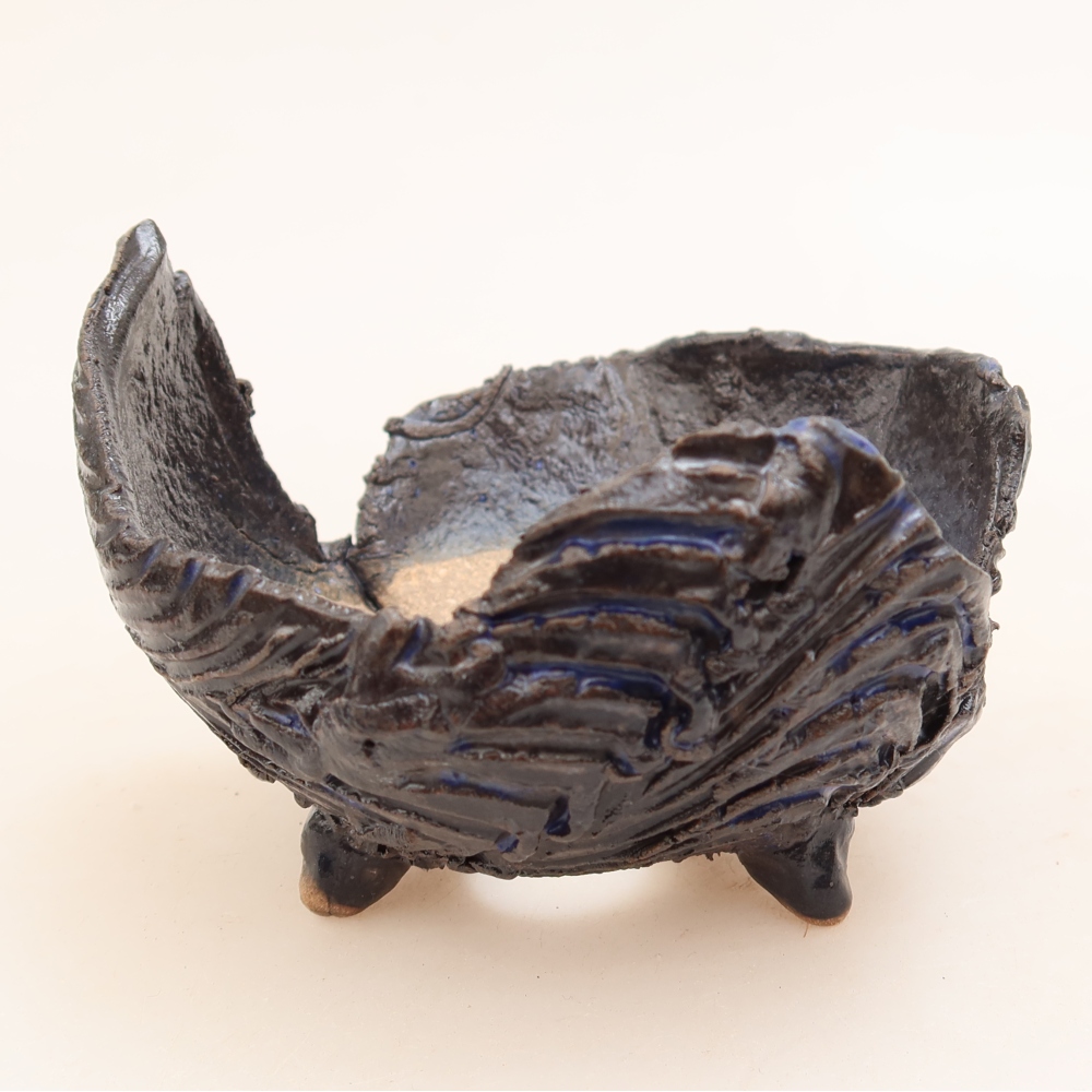 Ceramic Shell  10 x 9.5 x 6.5 cm, black-blue