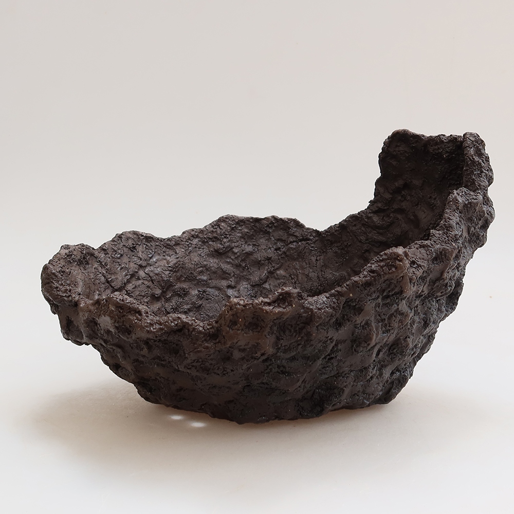 Ceramic Shell, 22 x 18 x 17 cm, brown