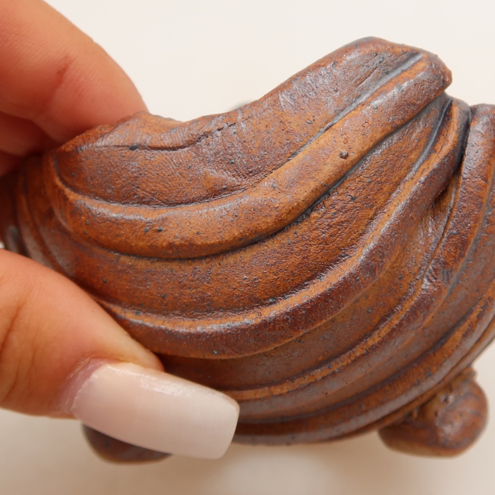 Ceramic Shell 9 x 8,5 x 6 cm , colour brown