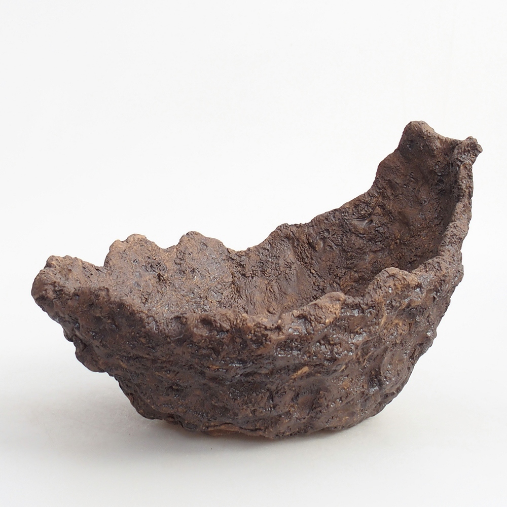 Ceramic shell 19 x 15 x 14 cm , colour brown