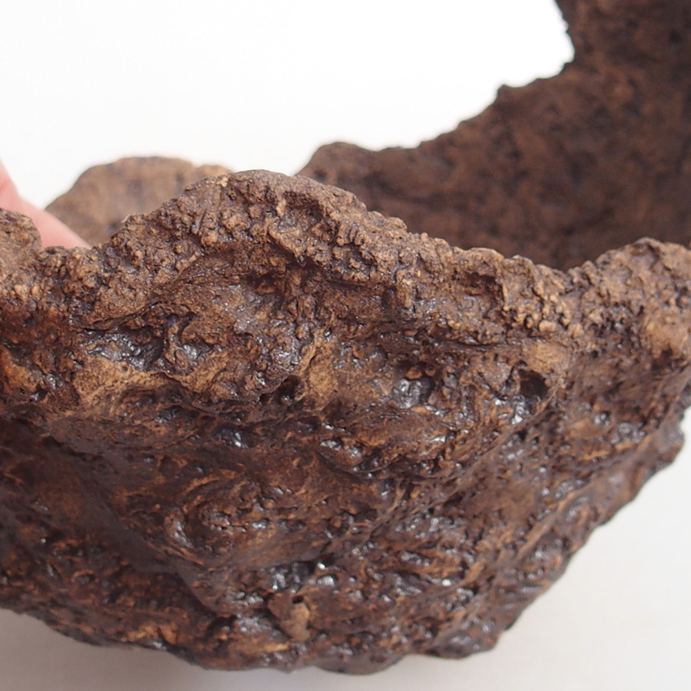 Ceramic shell 14 x 13 x 12 cm , colour brown