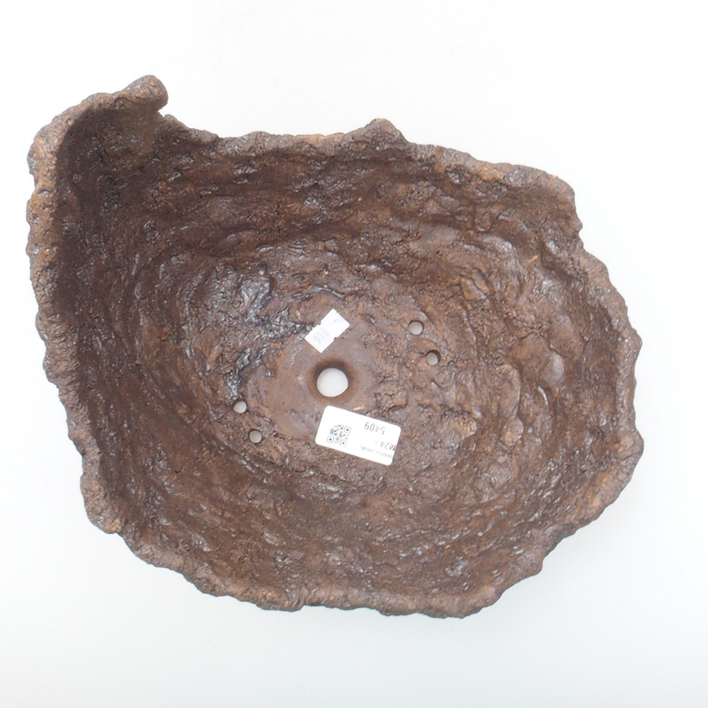 Ceramic shell 24 x 20 x 22,5 cm, brown color