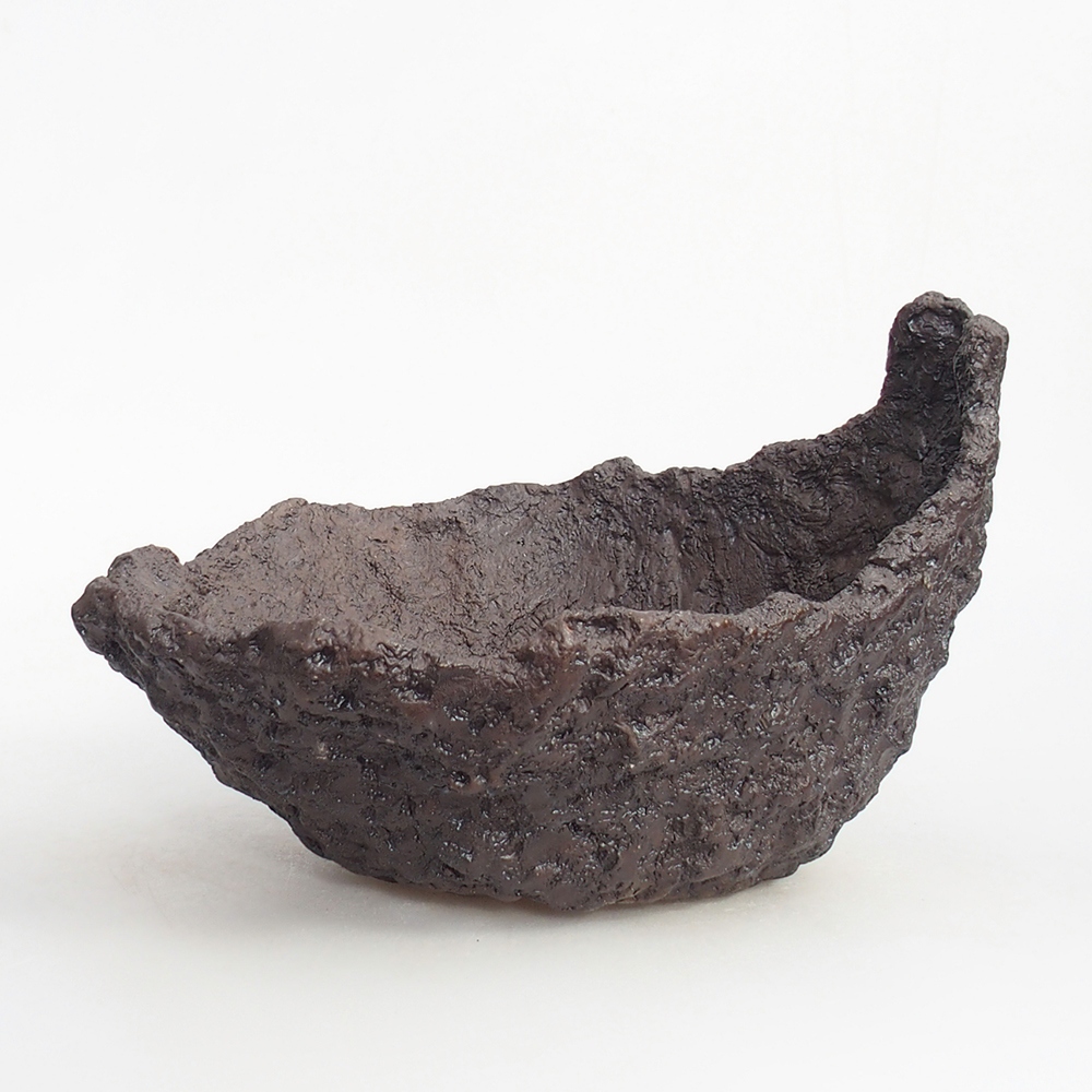 Ceramic shell 19 x 15 x 14 cm , colour brown