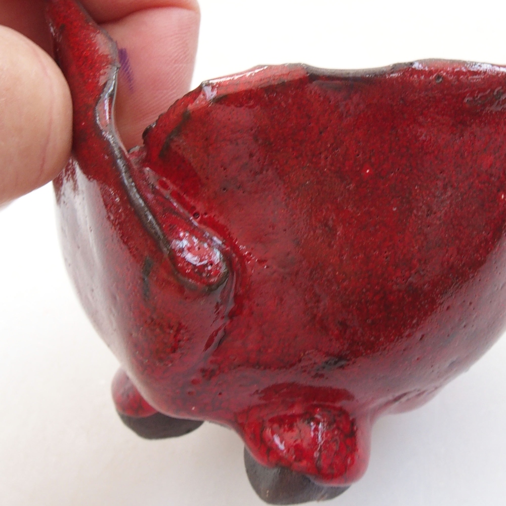 Ceramic shell 8,5 x 8 x 7 cm, color red