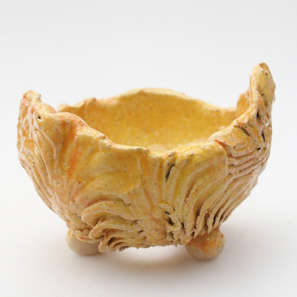 Ceramic shell 8 x 8 x 6 cm , yellow