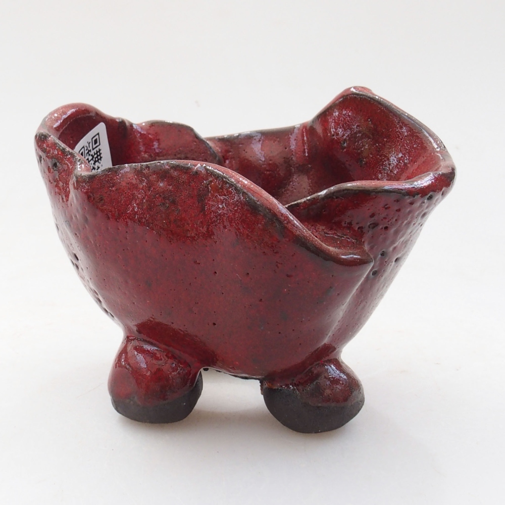 Ceramic shell 8 x 8 x 7 cm, color red