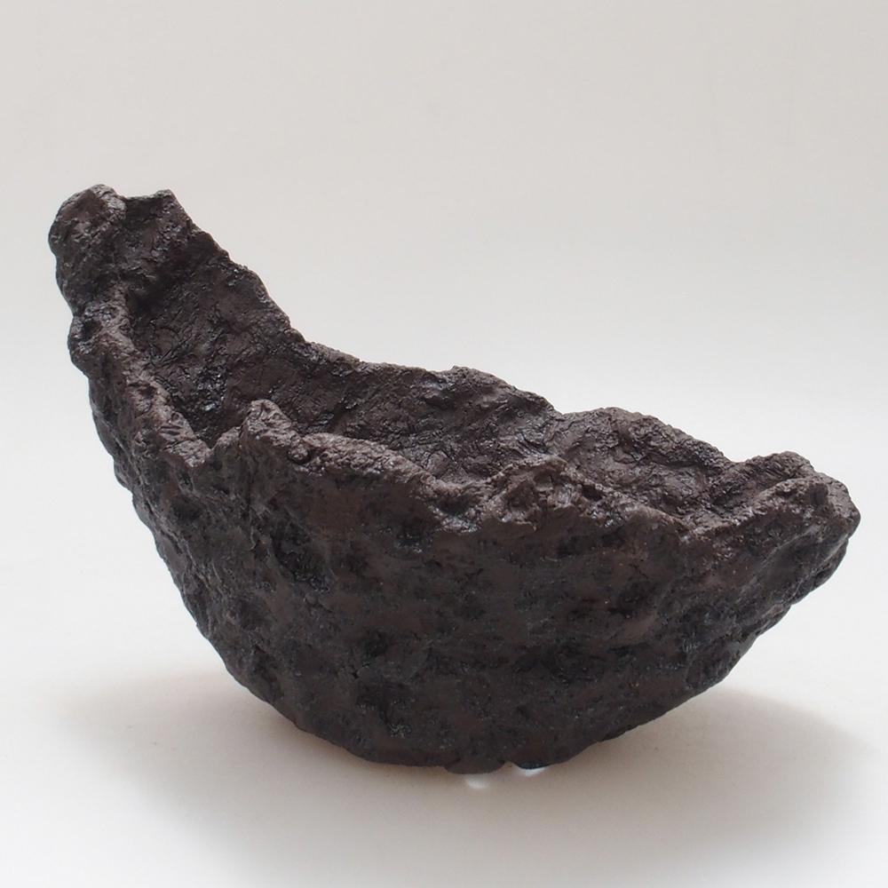 Ceramic shell 18 x 14 x 14 cm, brown color