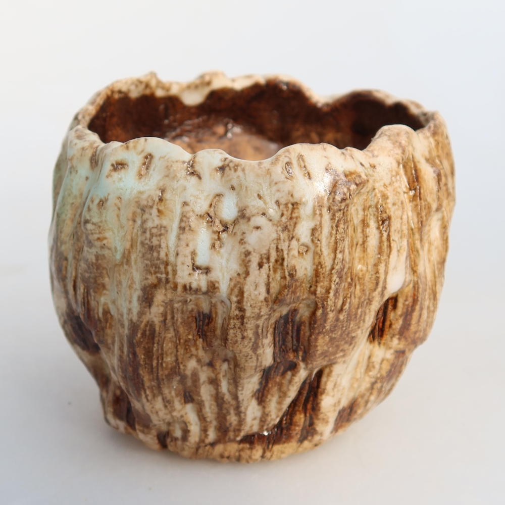 Ceramic Shell, 7.5 x 7 x 6.5 cm, white-brown