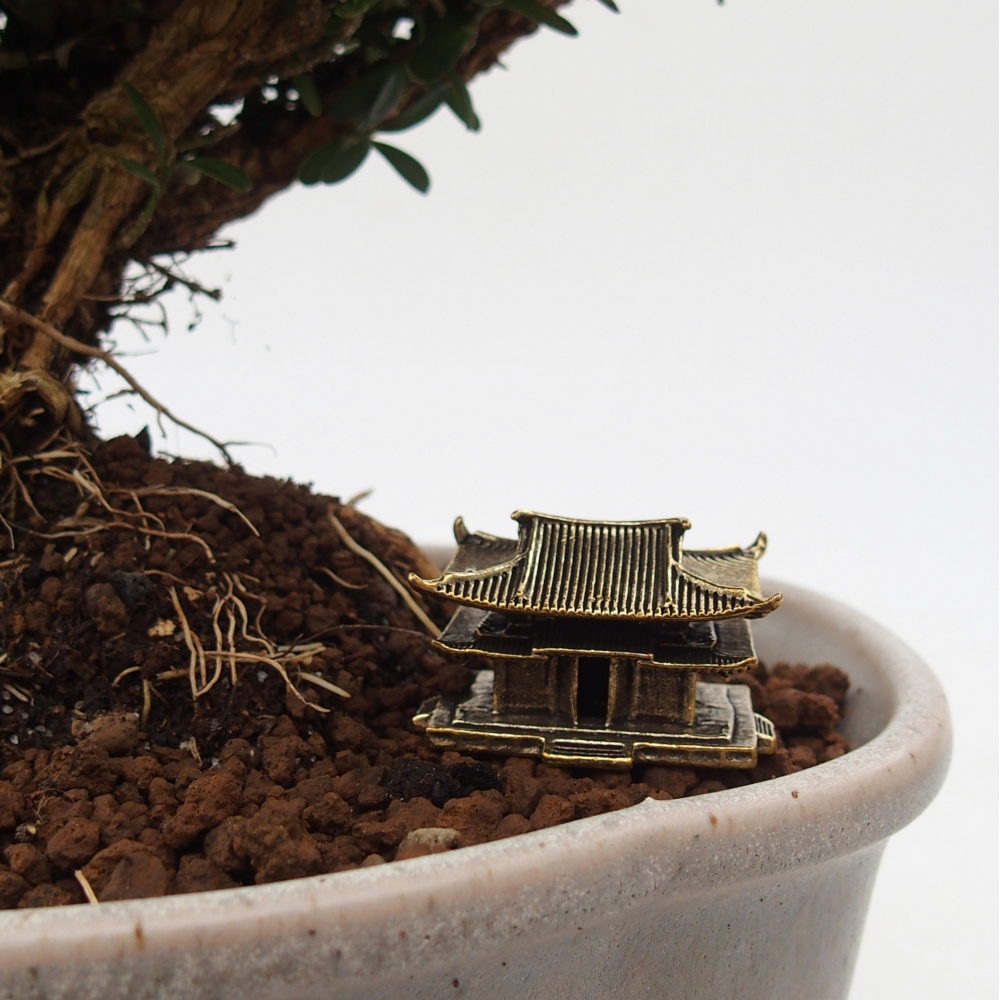 Metal figurine - hut