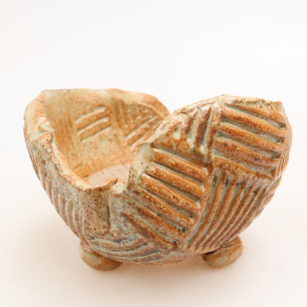 Ceramic shell 9 x 8,5 x 6,5 cm , colour beige