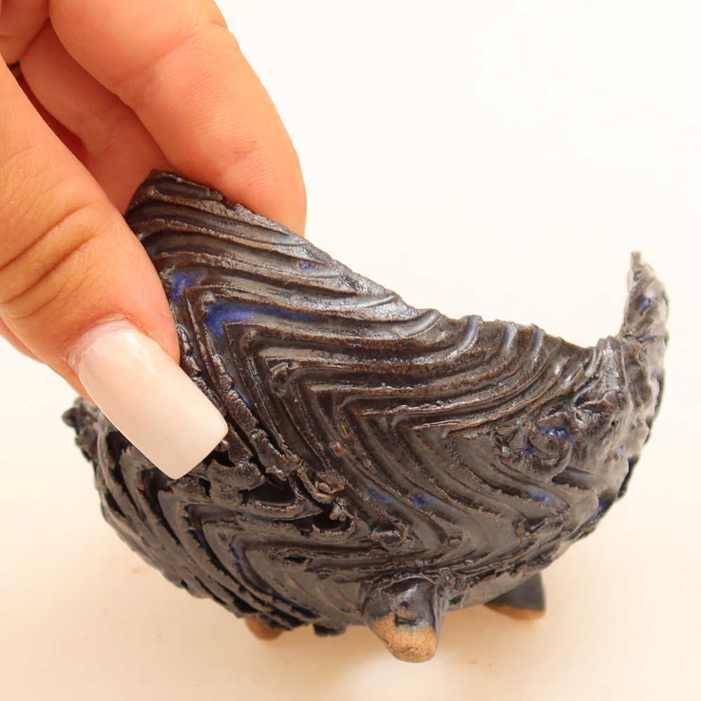 Ceramic Shell  10 x 9.5 x 6.5 cm, black-blue