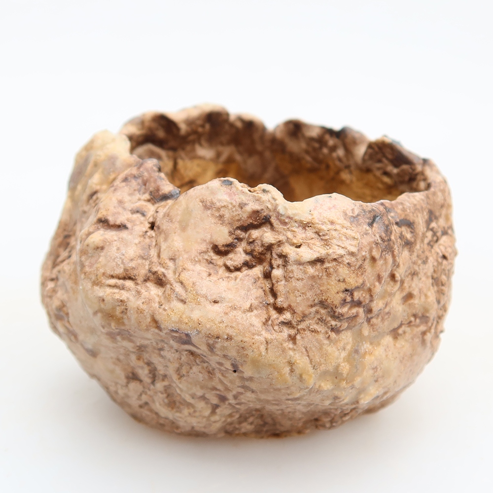 Ceramic Eggshell  6 x 5.5 x 6 cm, brown