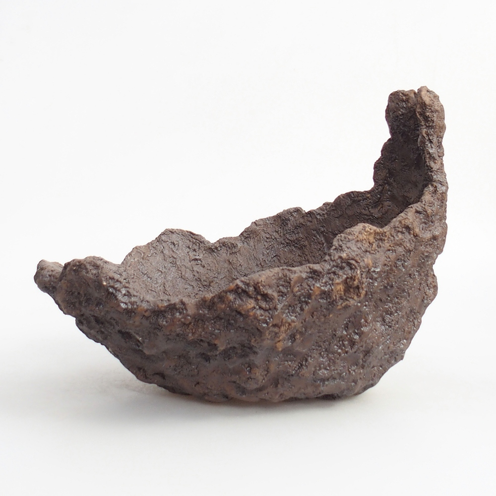 Ceramic shell 19 x 15 x 14 cm , colour brown