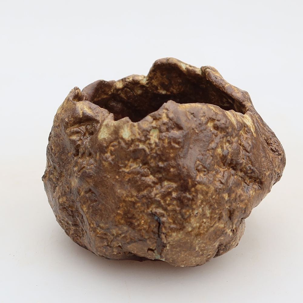 Ceramic Eggshell, 5.5 x 5 x 6 cm, brown