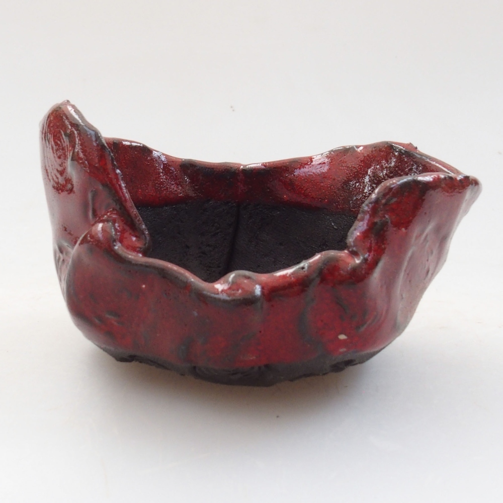 Ceramic shell 8 x 7 x 4,5 cm, color red