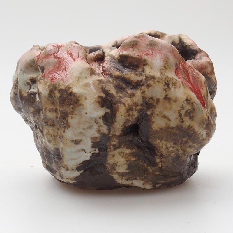 Ceramic shell 4.5 x 5 x 6 cm, color red and white