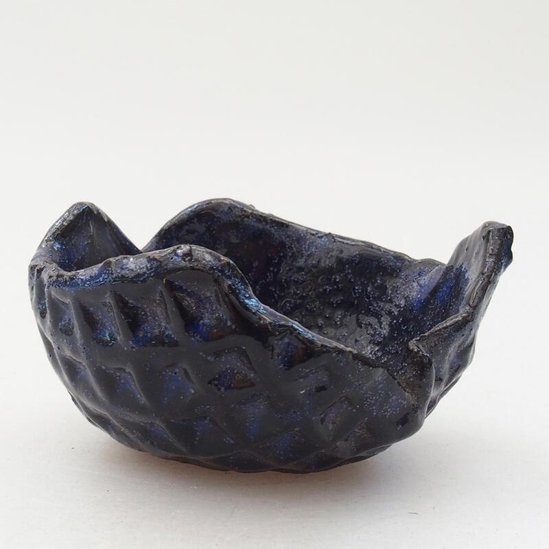 Ceramic Shell 7.5 x 7 x 4 cm, color blue-black