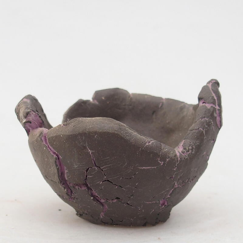 Ceramic shell 7.5 x 7 x 6 cm, color purple