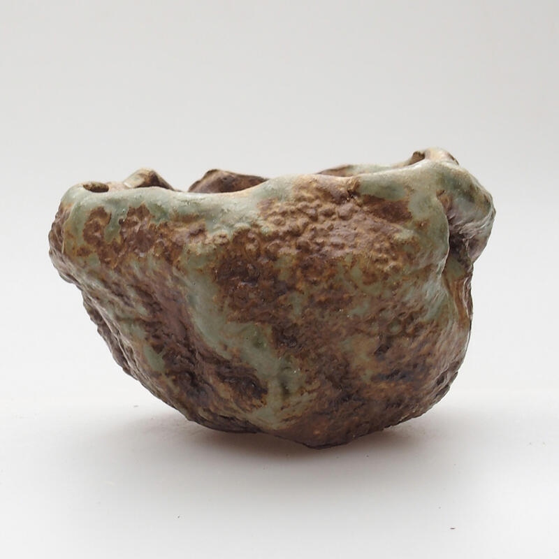 Ceramic Shell 7 x 6 x 6 cm, green-brown color