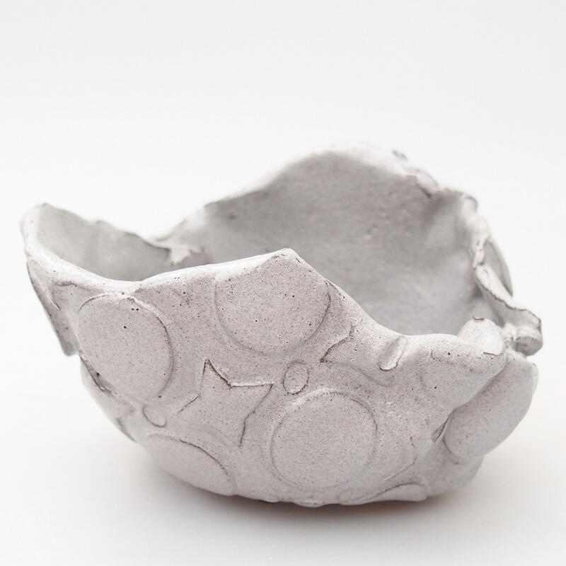 Ceramic shell 9 x 8 x 6 cm, color gray
