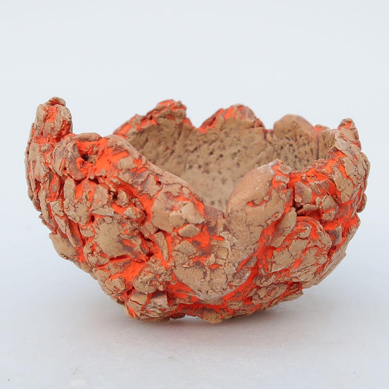 Ceramic shell 9 x 9 x 5.5 cm, red color
