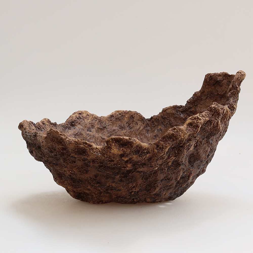 Ceramic Shell, 22.5 x 18 x 16 cm, brown
