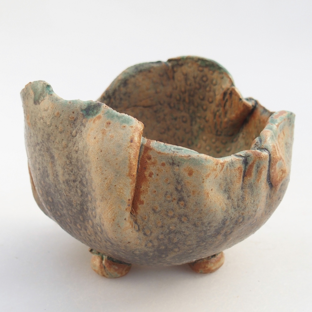 Ceramic Shell 9,5 x 8,5 x 7,5 cm , colour brown-green