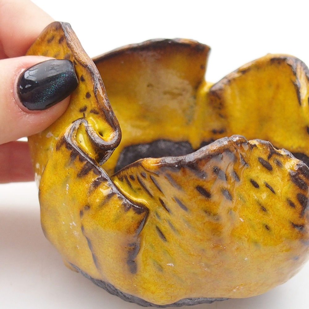 Ceramic Shell 8,5 x 7,5 x 7 cm , colour yellow