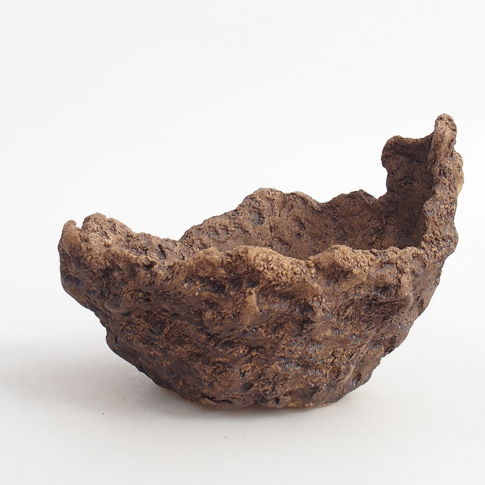 Ceramic Shell 13,5 x 12 x 11,5 cm , colour brown