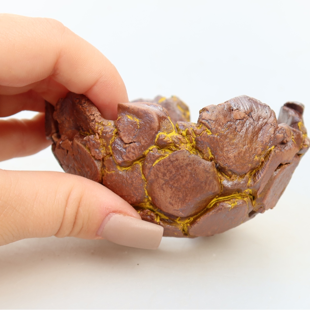 Ceramic Eggshell, 9.5 x 9 x 6 cm, yellow