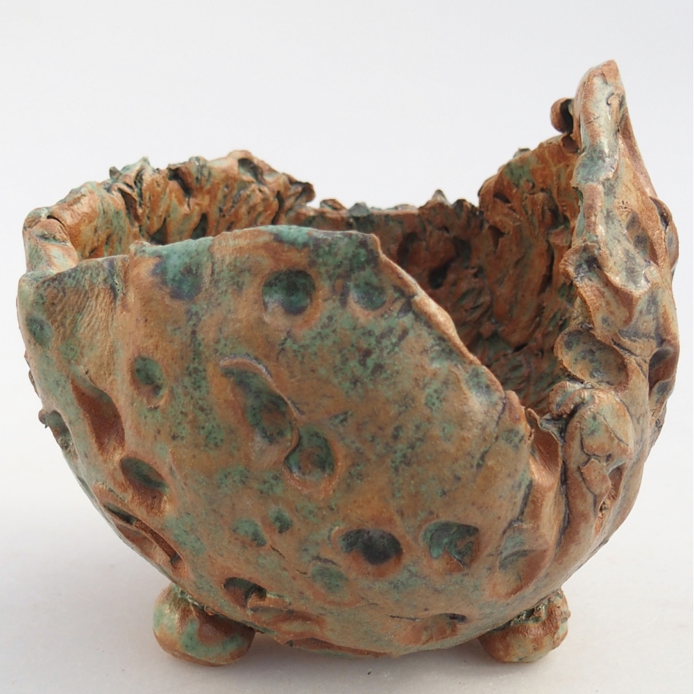 Ceramic Shell 10 x 9,5 x 9,5 cm , colour brown-green