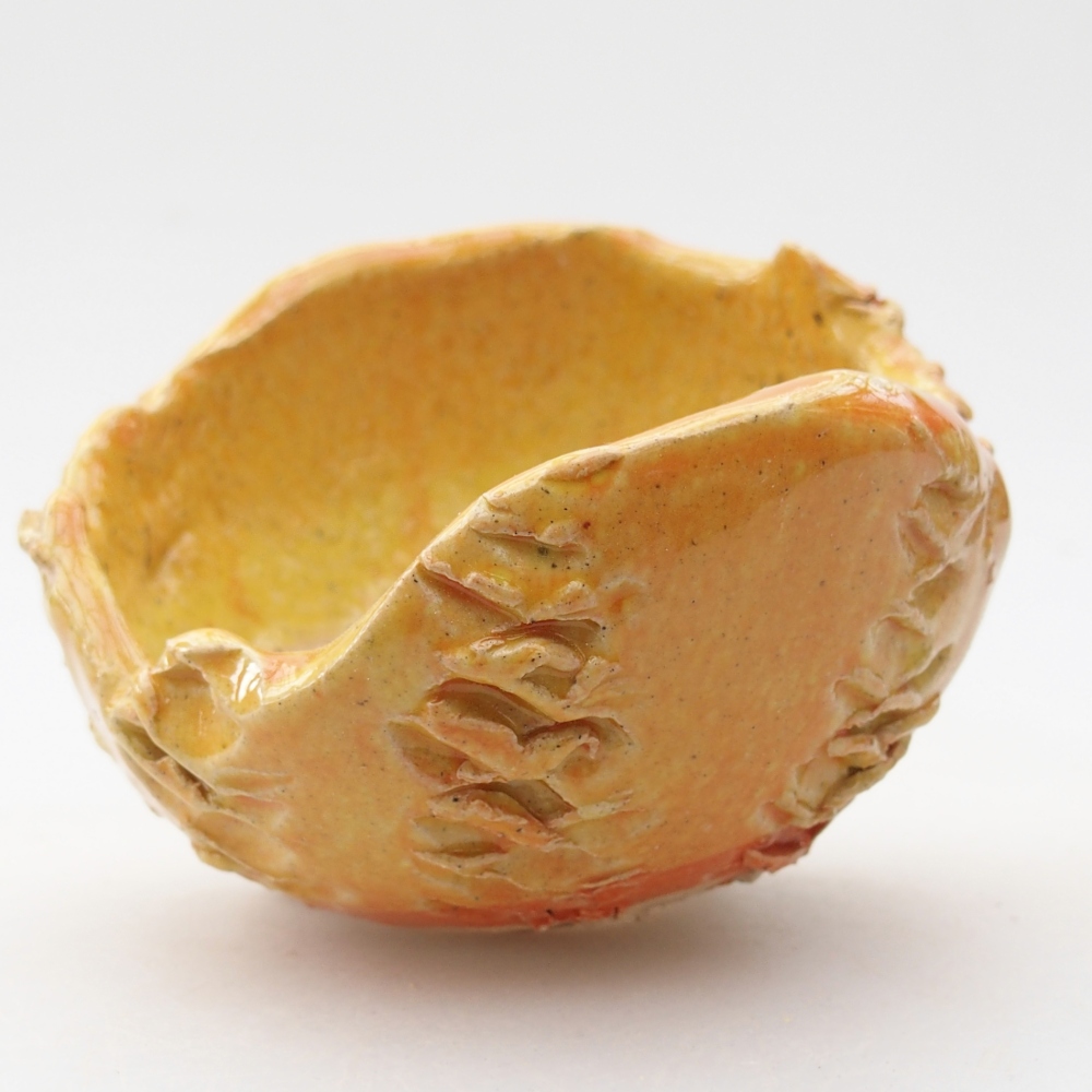 Ceramic shell 8,5 x 8,5 x 6 cm , yellow