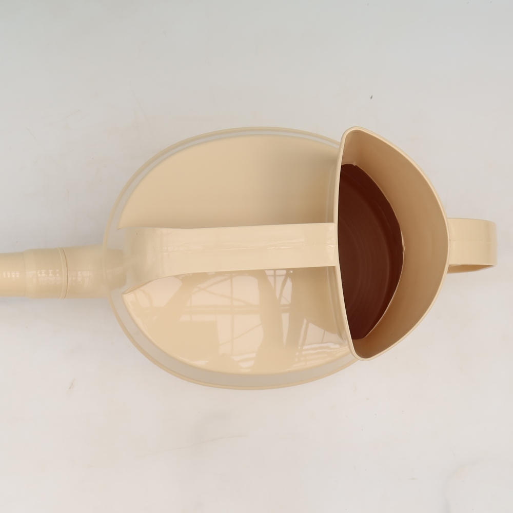 Plastic watering can 4.5 liters Beige