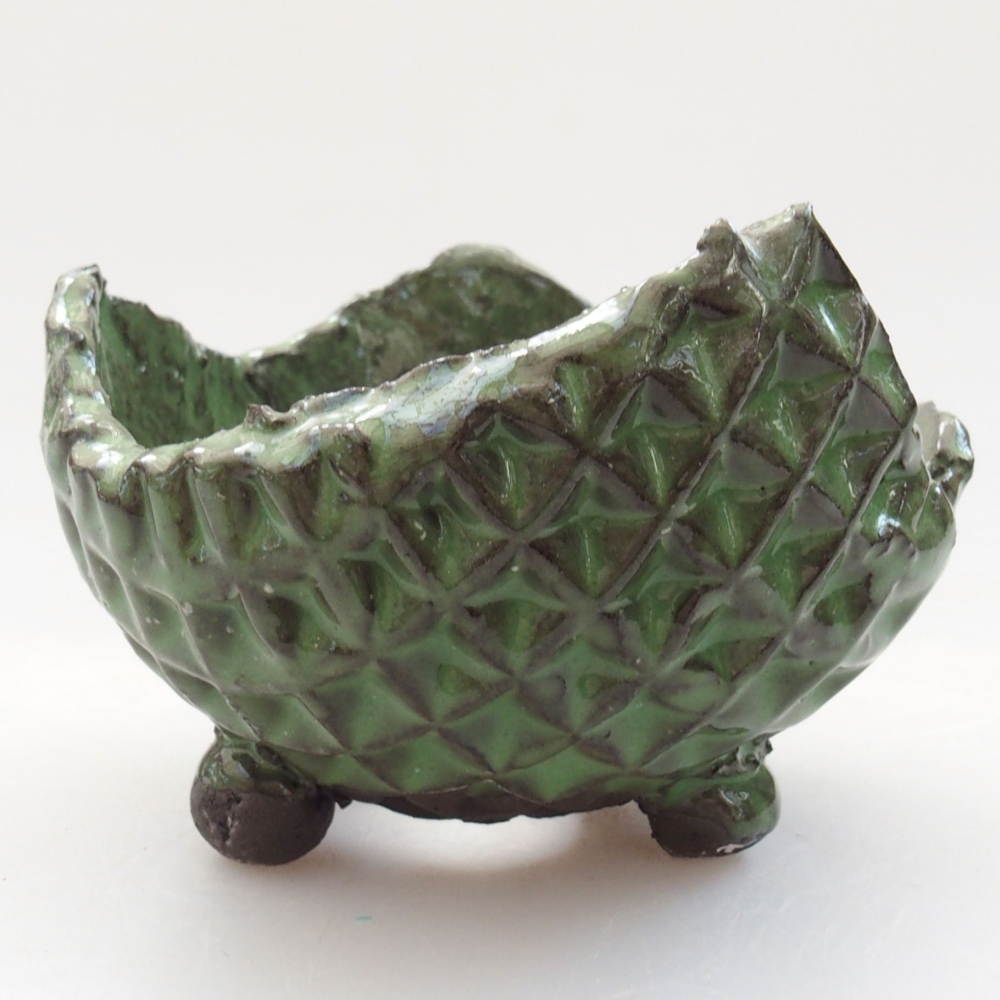Ceramic shell 7 x 7 x 5 cm, color green