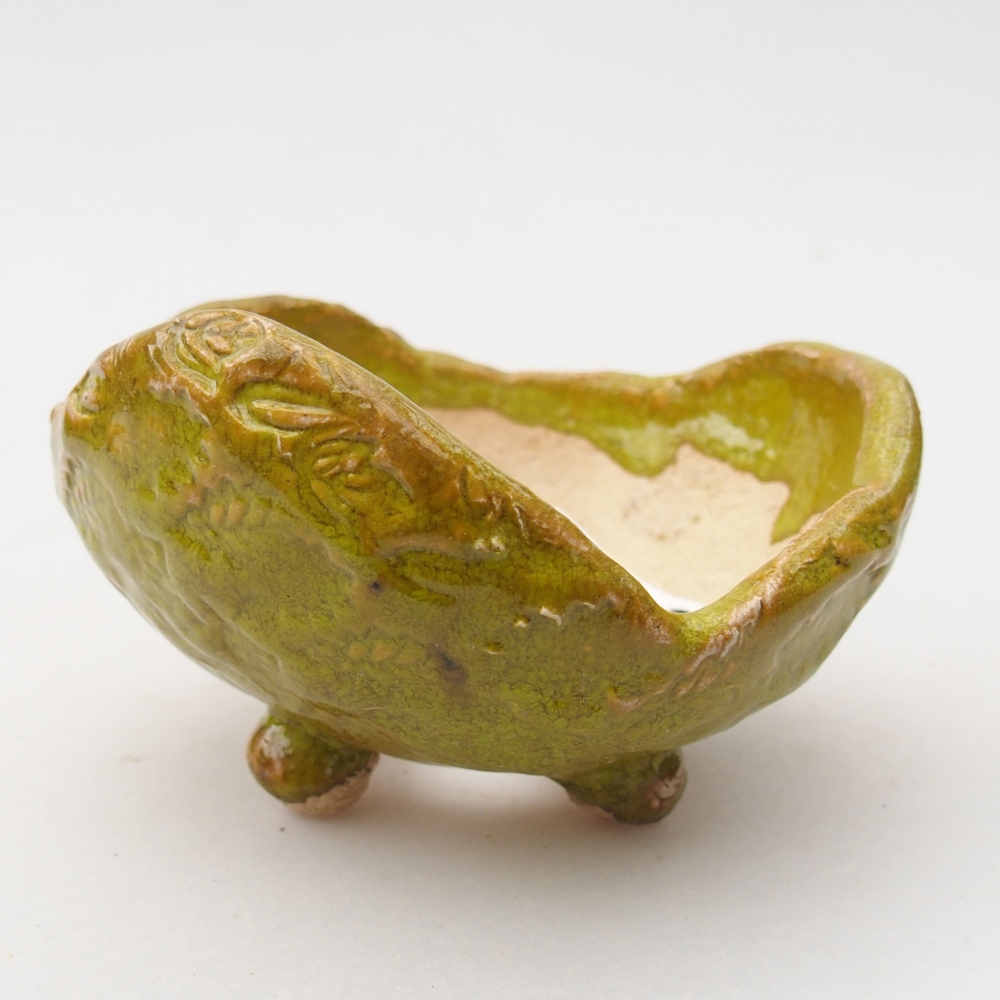 Ceramic Shell 9 x 8,5 x 5,5 cm , colour green