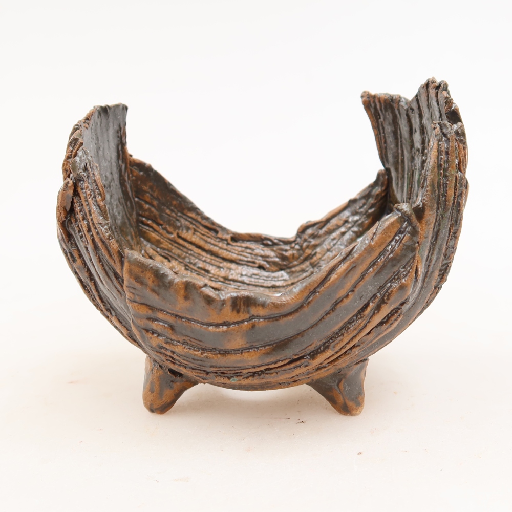 Ceramic Shell  10 x 8 x 9 cm, brown-green
